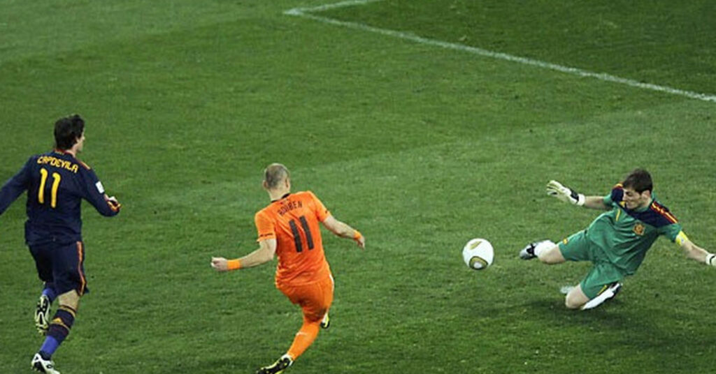 Iker Casillas mejores momentos parada Robben final Mundial 2010 campeones España