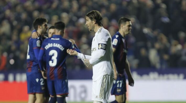 Crónica Real | El Real Madrid pierde el liderato en el Ciutat de Valencia (1-0)