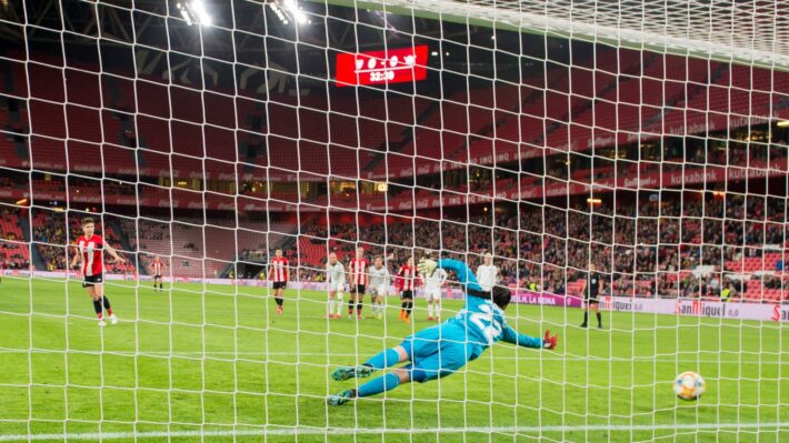 Copa de la Reina. Crónica | Dos penaltis evitables condenan al Tacon en San Mamés (2-1)