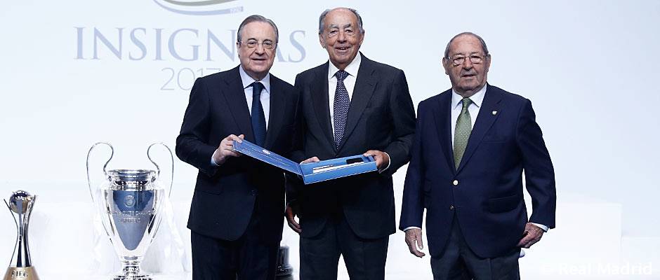 Entrega de insignias 2017 El Real Madrid entregó 2.098 insignias