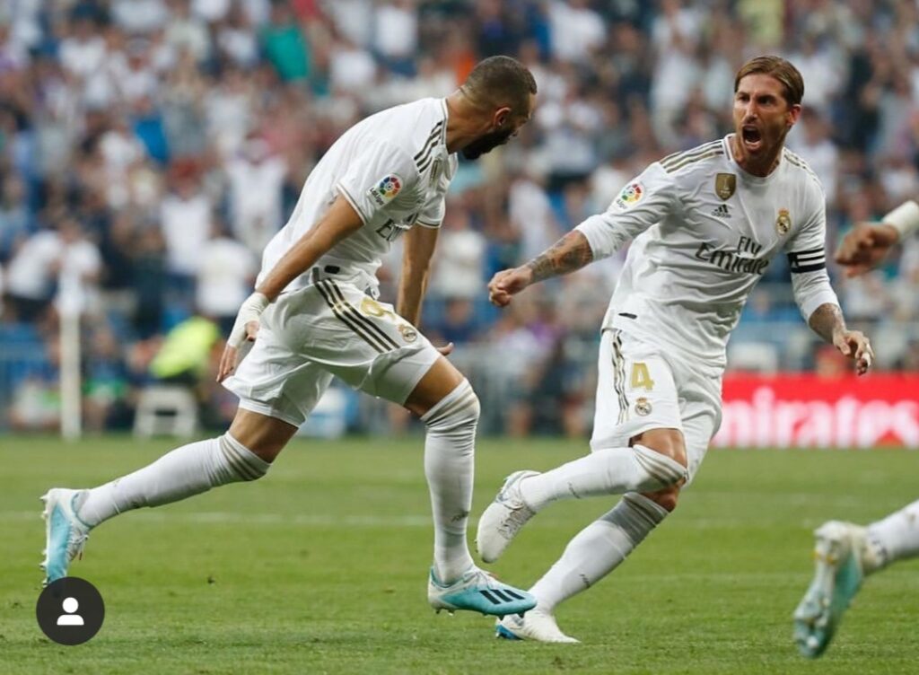 Karim Benzema celebracion gol Bernabeu