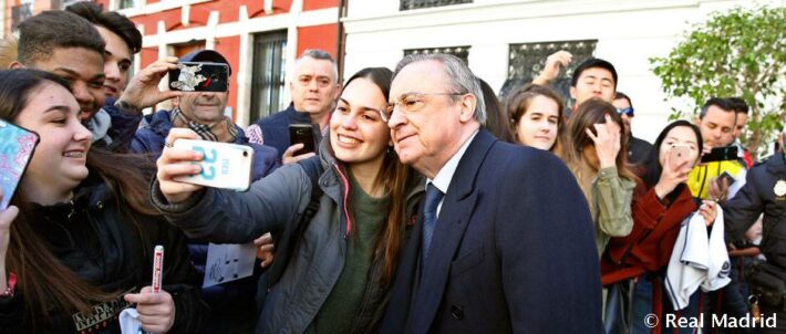 Florentino Pérez firmó autógrafos en Valencia