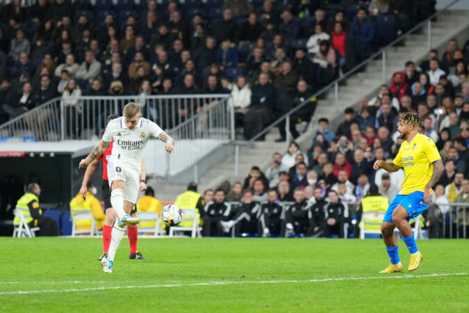 Crónica Real | El Madrid sufre pero se va con victoria antes del Mundial (2-1)