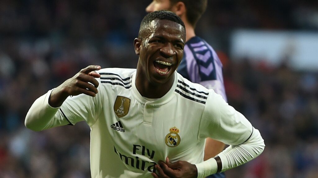 Vinicius celebra su primer gol con la camiseta del Real Madrid frente al Real Valladolid.