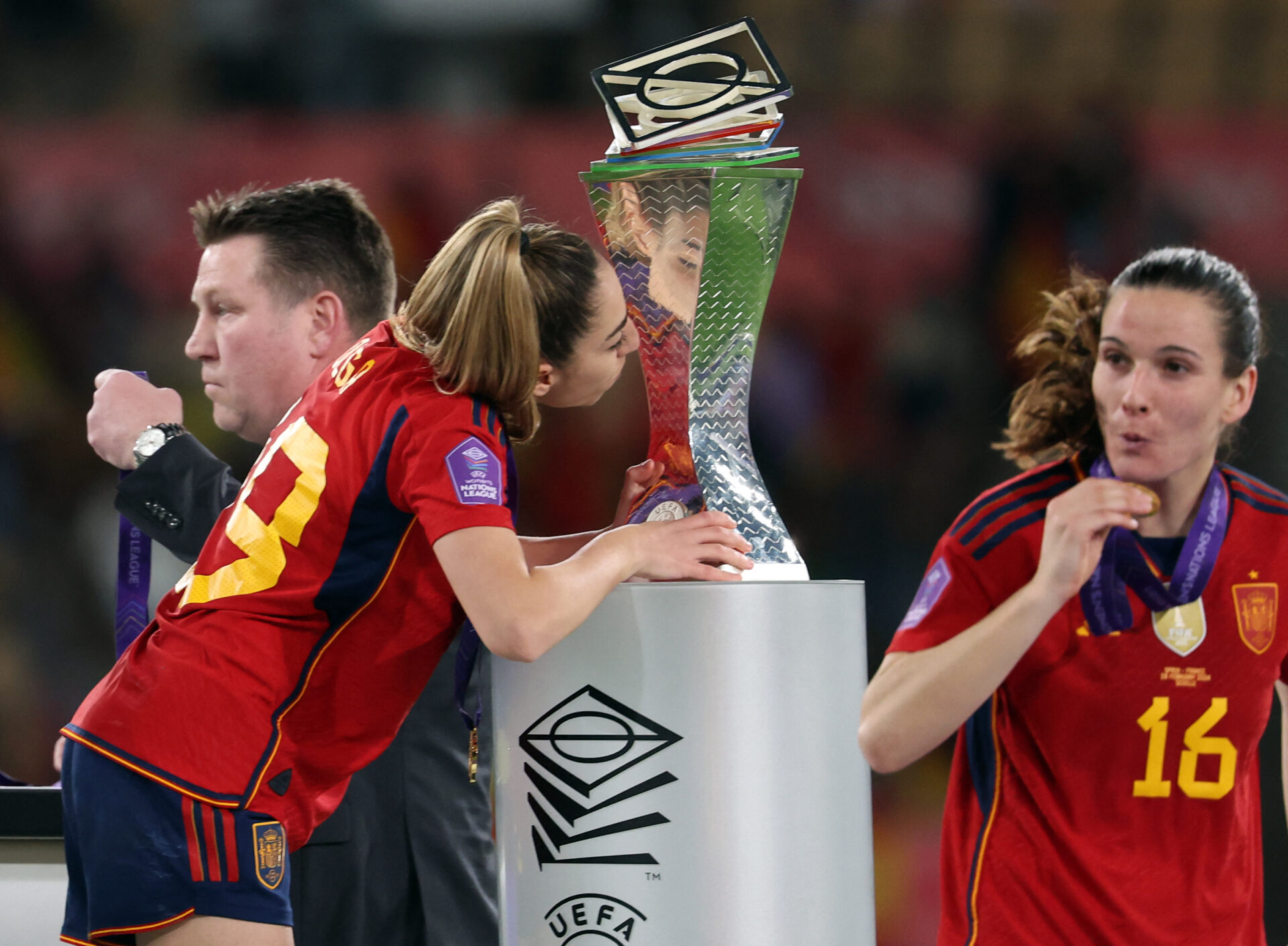 Athenea y Olga Carmona destacan en el título de Nations League de España.