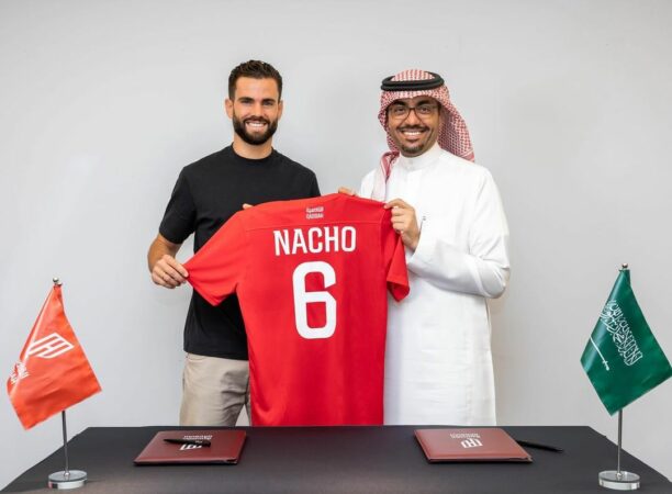 Oficial | Nacho firma con el Al Qadsiah de Míchel