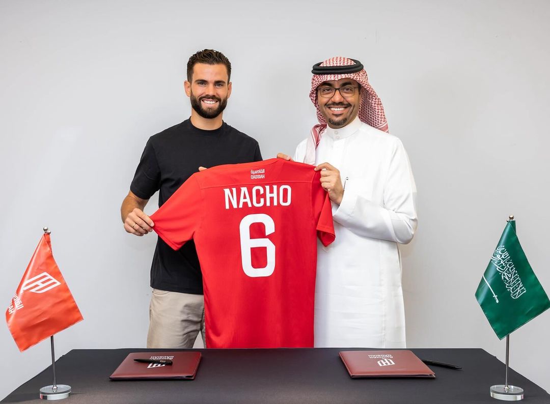 Oficial | Nacho firma con el Al Qadsiah de Míchel.