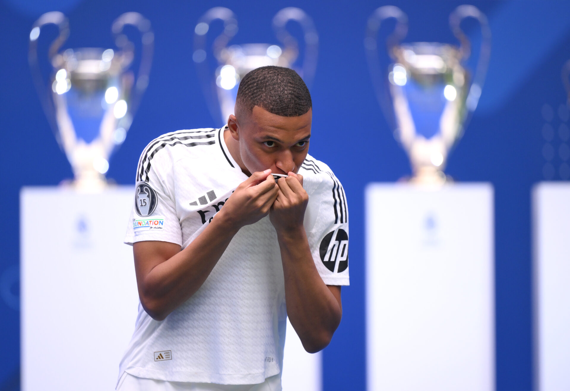 Welcome Mbappe Real Madrid presentación Bernabeu