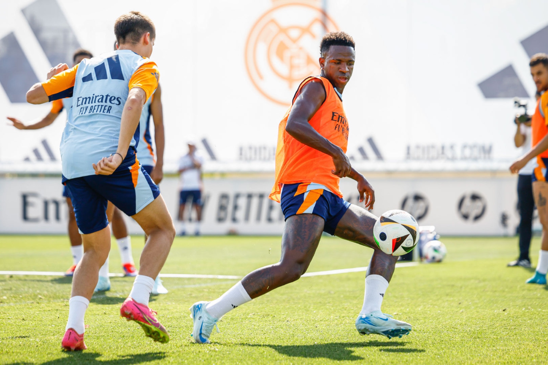 Trabajo y mucho fútbol en Valdebebas con toda la plantilla.