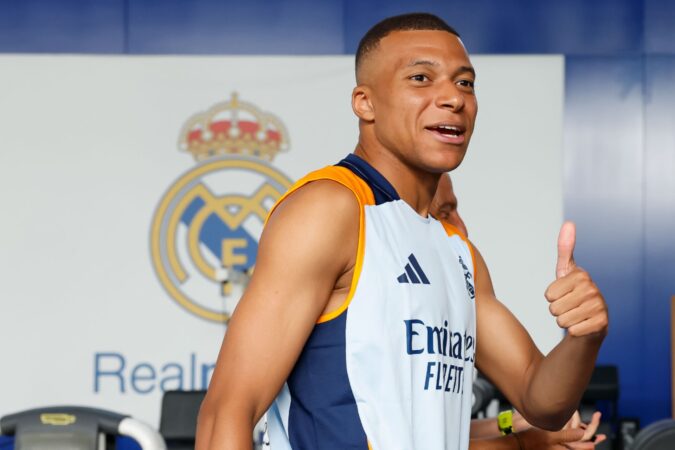 El gesto de Kylian Mbappé con Joan Martínez tras su grave lesión de rodilla