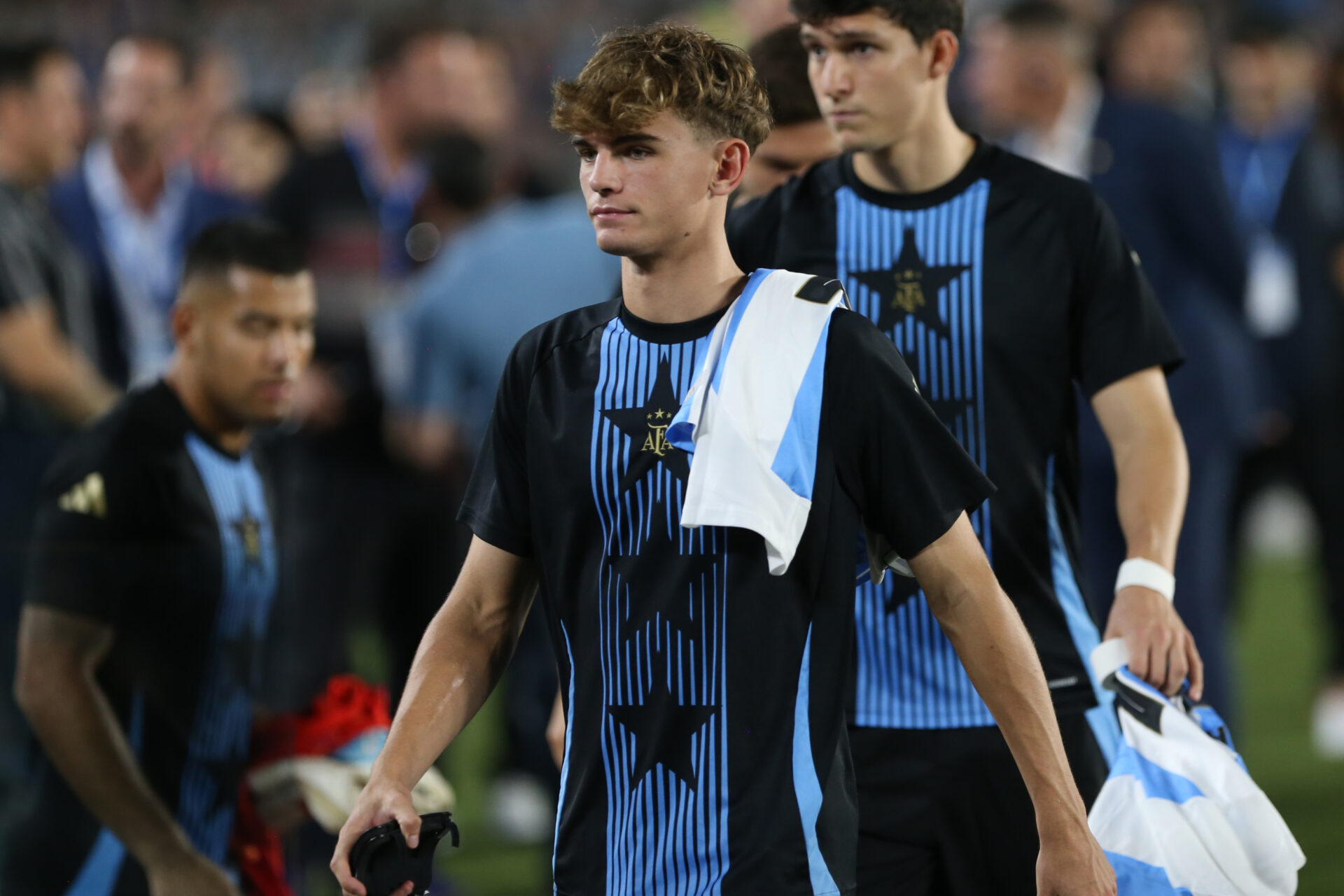 Nico Paz deslumbra con Argentina y recibe elogios hasta de Messi