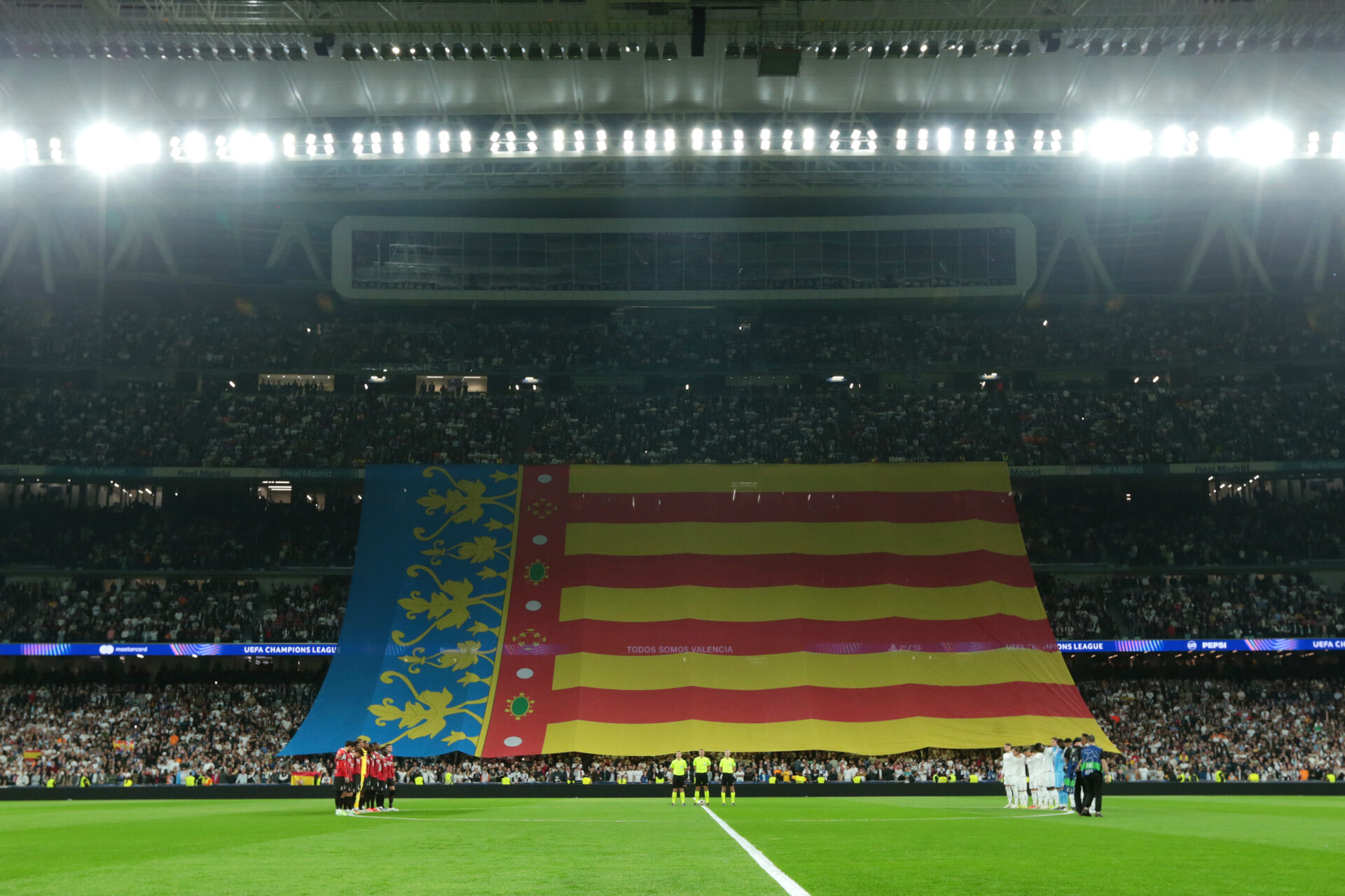 El emotivo homenaje del Real Madrid a las víctimas de la DANA