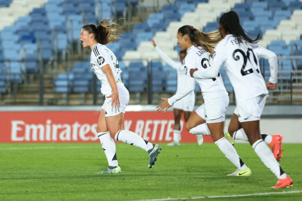 María Méndez celebra uno de sus dos goles contra el Twente.