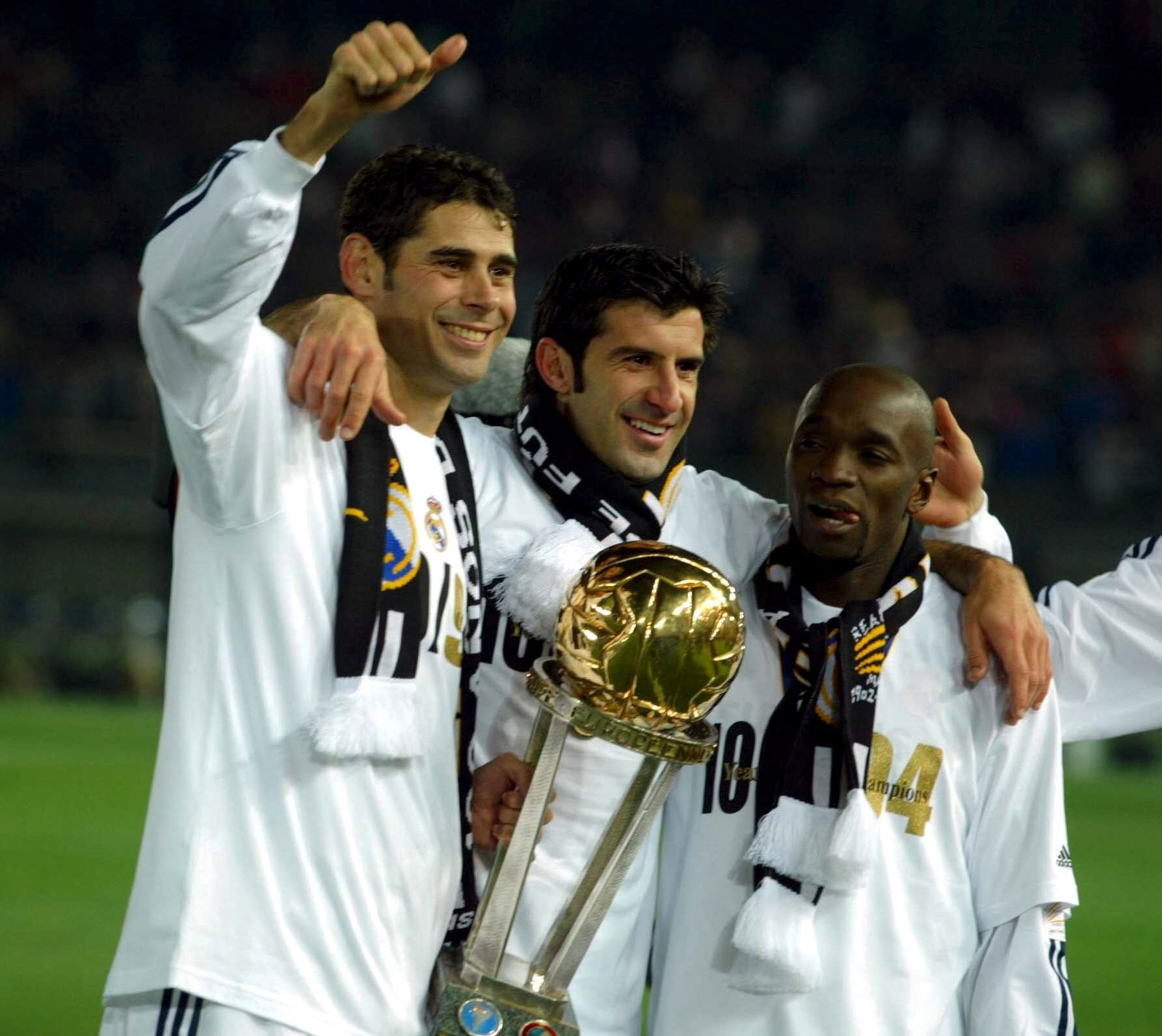 Hierro, Figo y Makelele celebran la Copa Intercontinental 2002.