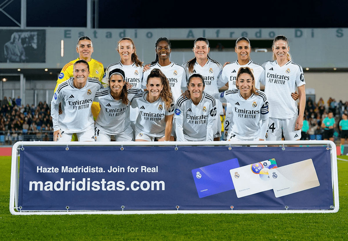 Las jugadoras del Real Madrid posan en el Alfredo Di Stéfano.