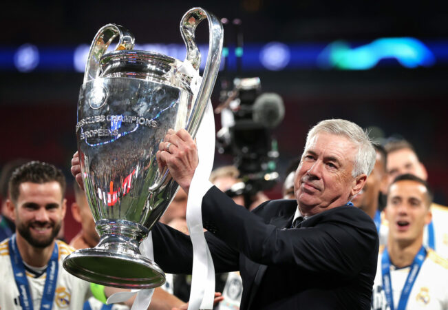 Ancelotti recibe el premio The Best al mejor entrenador