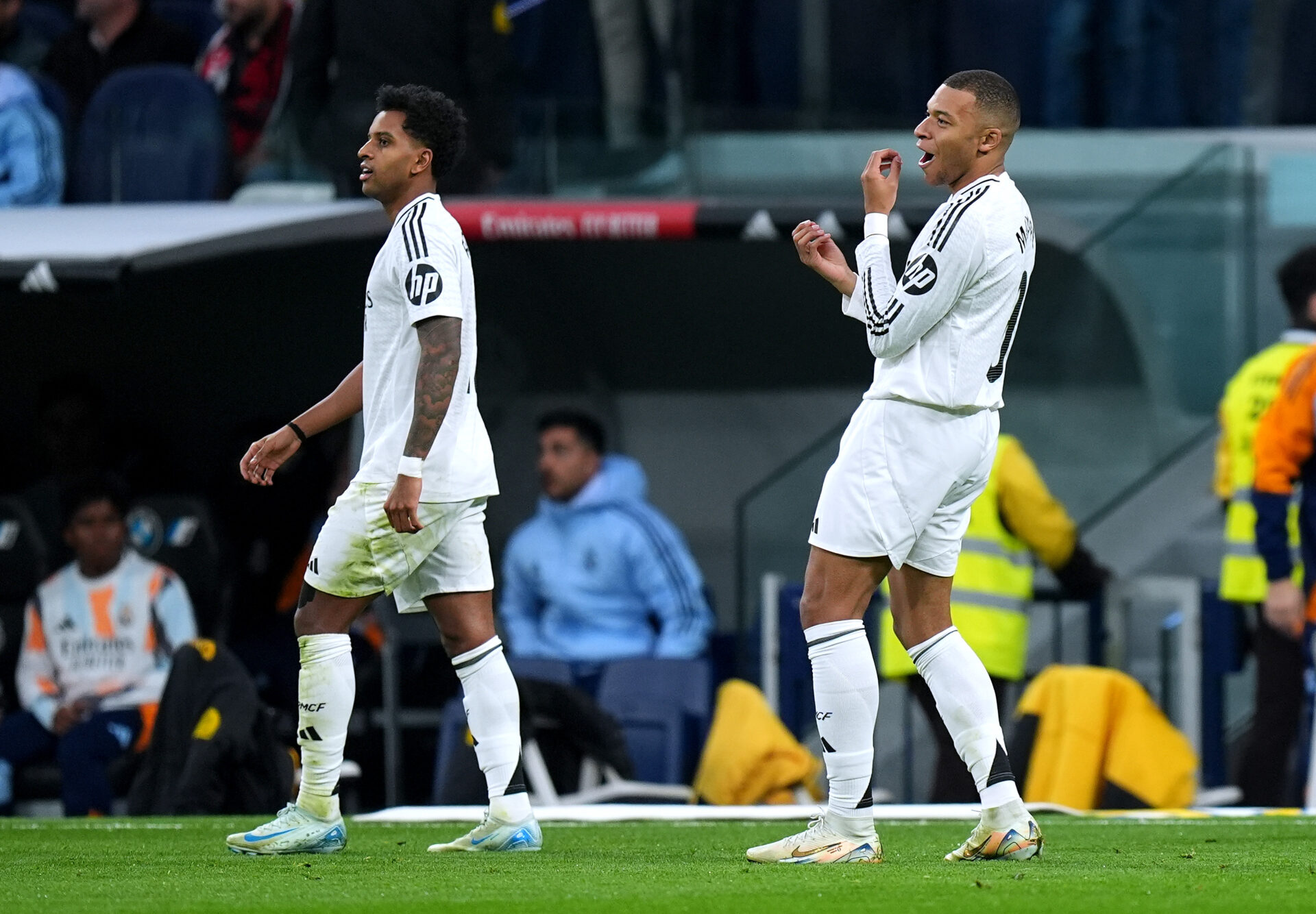 Kylian Mbappé celebra su gol contra el Sevilla.