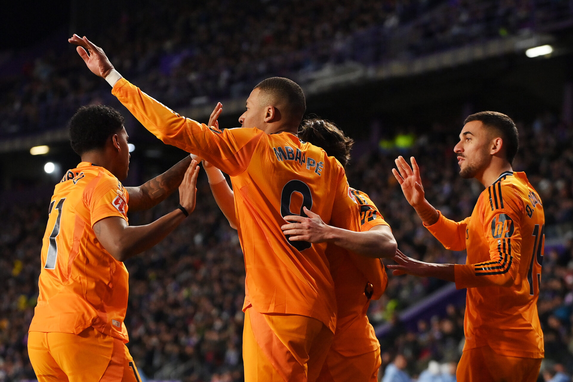 Los jugadores del Real Madrid celebran uno de los goles del 0-3 al Valladolid.