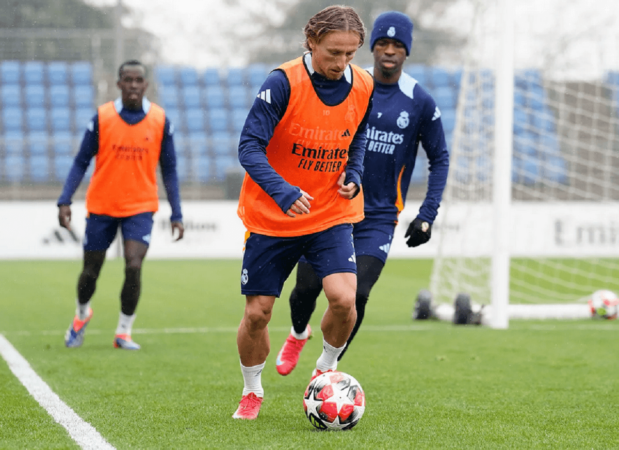 Lamini Fati entrena con el primer equipo por primera vez