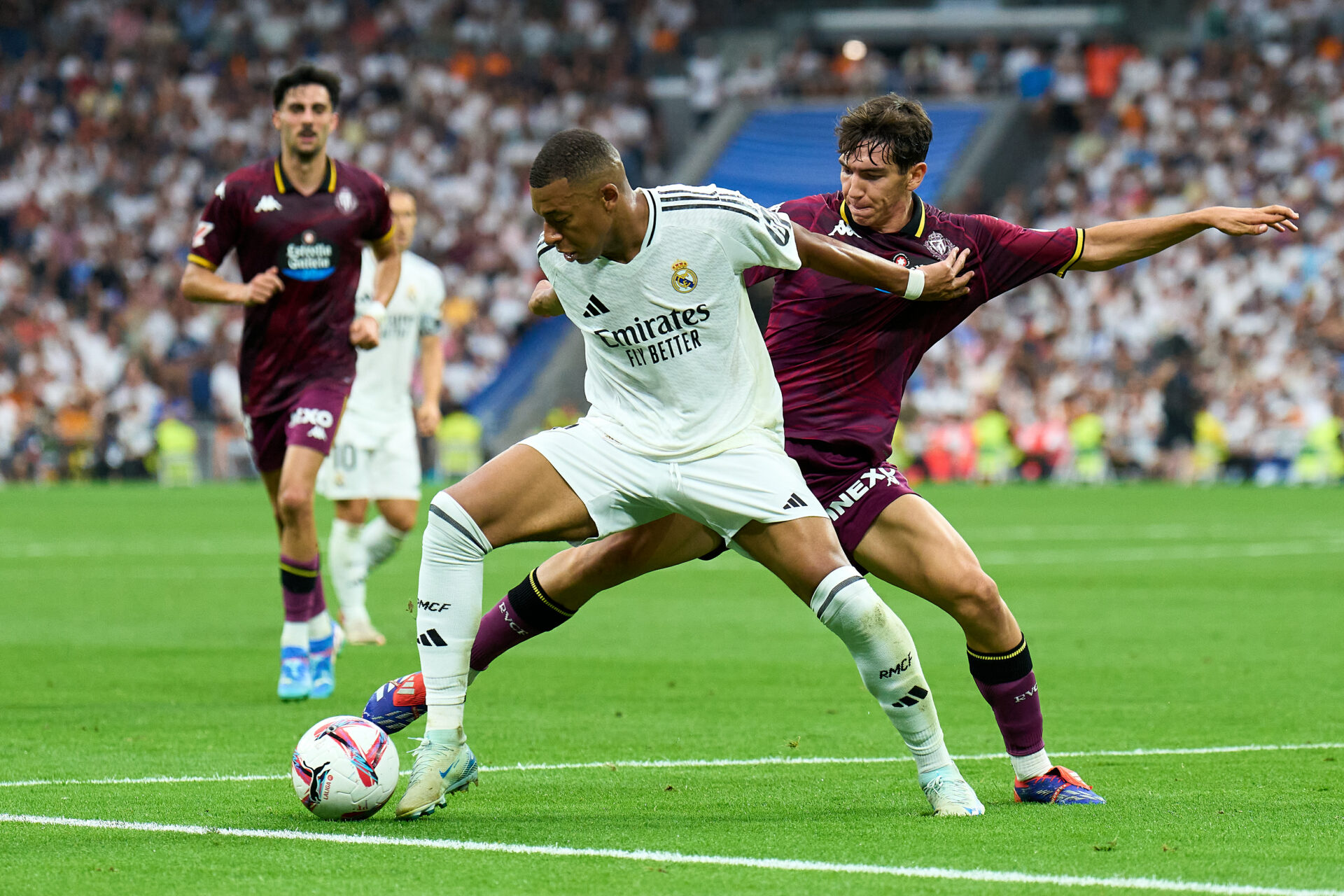 Mbappé debutó con el Real Madrid en el Santiago Bernabéu, contra el Valladolid, en el partido de la primera vuelta de LaLiga.