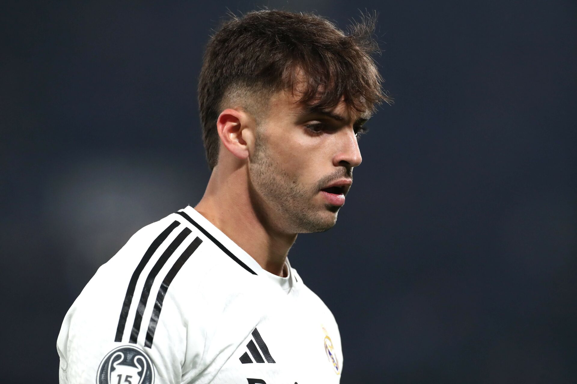 Raúl Asencio, durante un partido con el Real Madrid