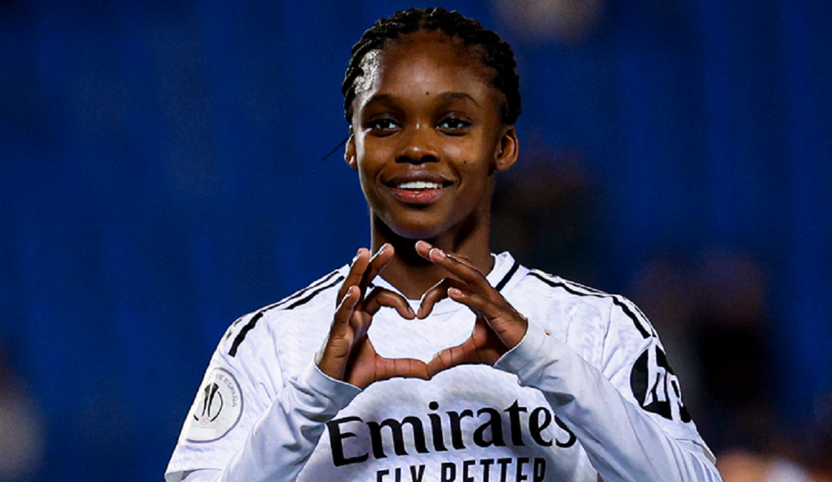 Linda Caicedo celebra un gol en la victoria 3-2 del Real Madrid Femenino contra la Real Sociedad, asegurando un nuevo Clásico en la final de la Supercopa de España 2025.