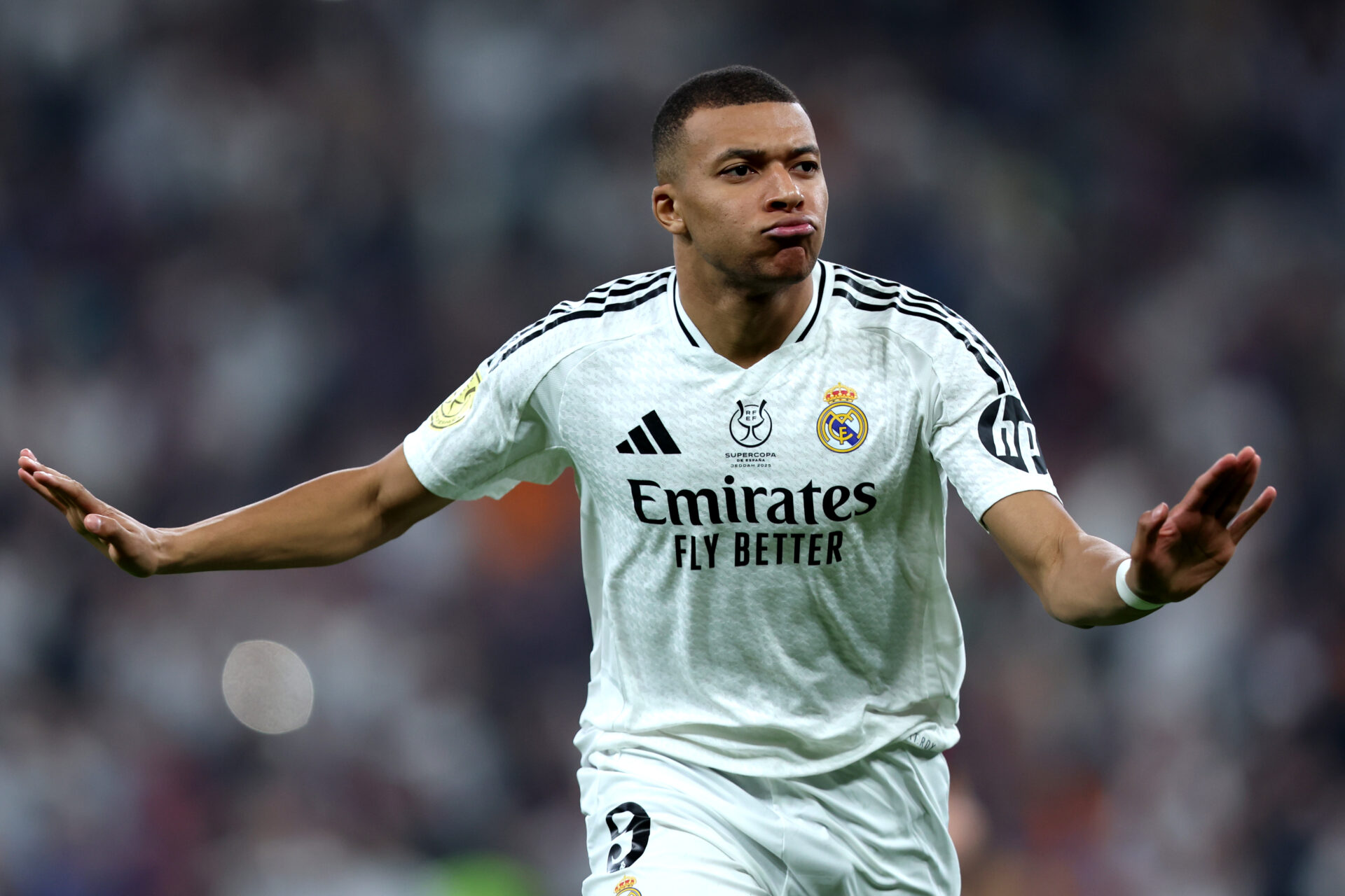 Kylian Mbappé celebra su gol en la final de la Supercopa.