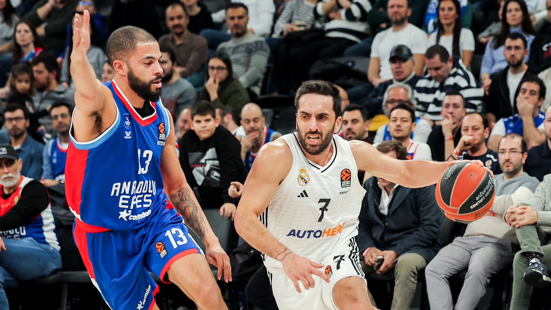 El Real Madrid cayó contra Anadolu Efes tras sufrir un apagón en el último cuarto.