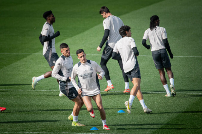 Lucas Vázquez, presente en el último entrenamiento antes de medirse al Manchester City