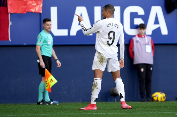 Mbappé pasa el rodillo