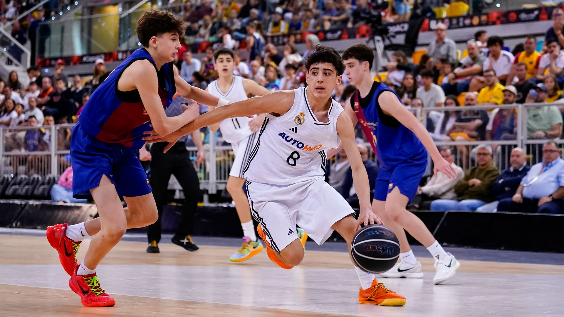 El Real Madrid de Baloncesto, subcampeón de la Minicopa ACB tras caer en la final contra el Barcelona.