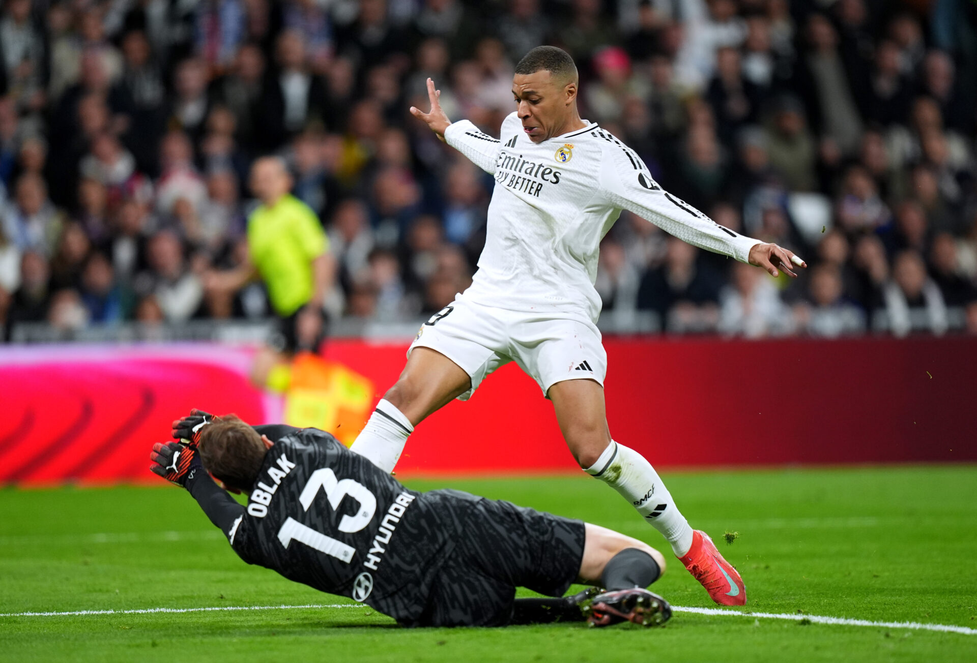 Mbappé y Oblak en el empate entre Real Madrid y Atlético Madrid en el derbi.