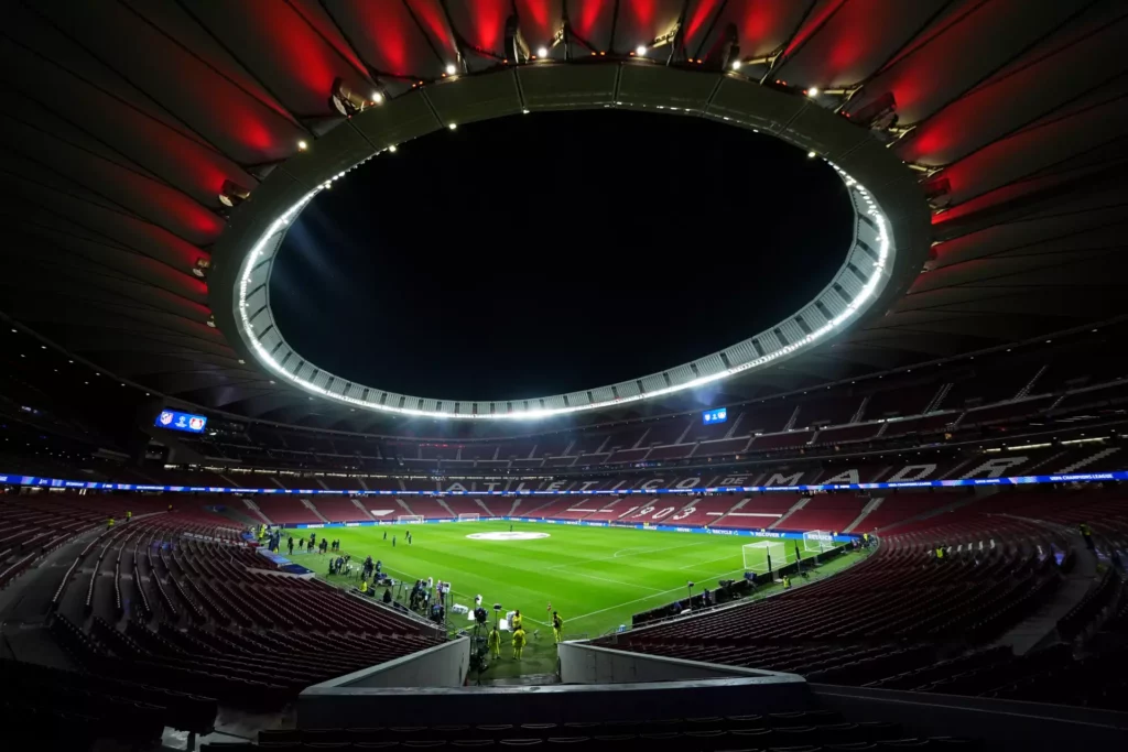 Vista panorámica del interior del Estadio Metropolitano, listo para el Atlético - Real Madrid de Champions League