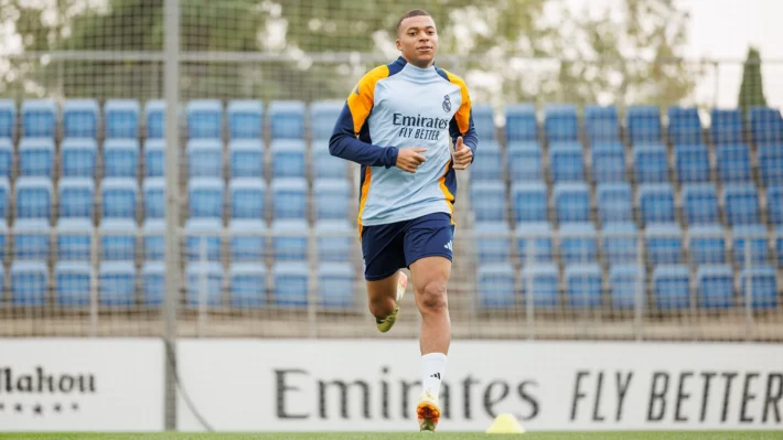 Mbappé arranca en el interior de las instalaciones el último entrenamiento antes de medirse al Atlético