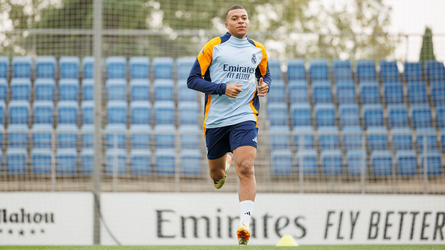 Mbappé arranca en el interior de las instalaciones el último entrenamiento antes de medirse al Atlético