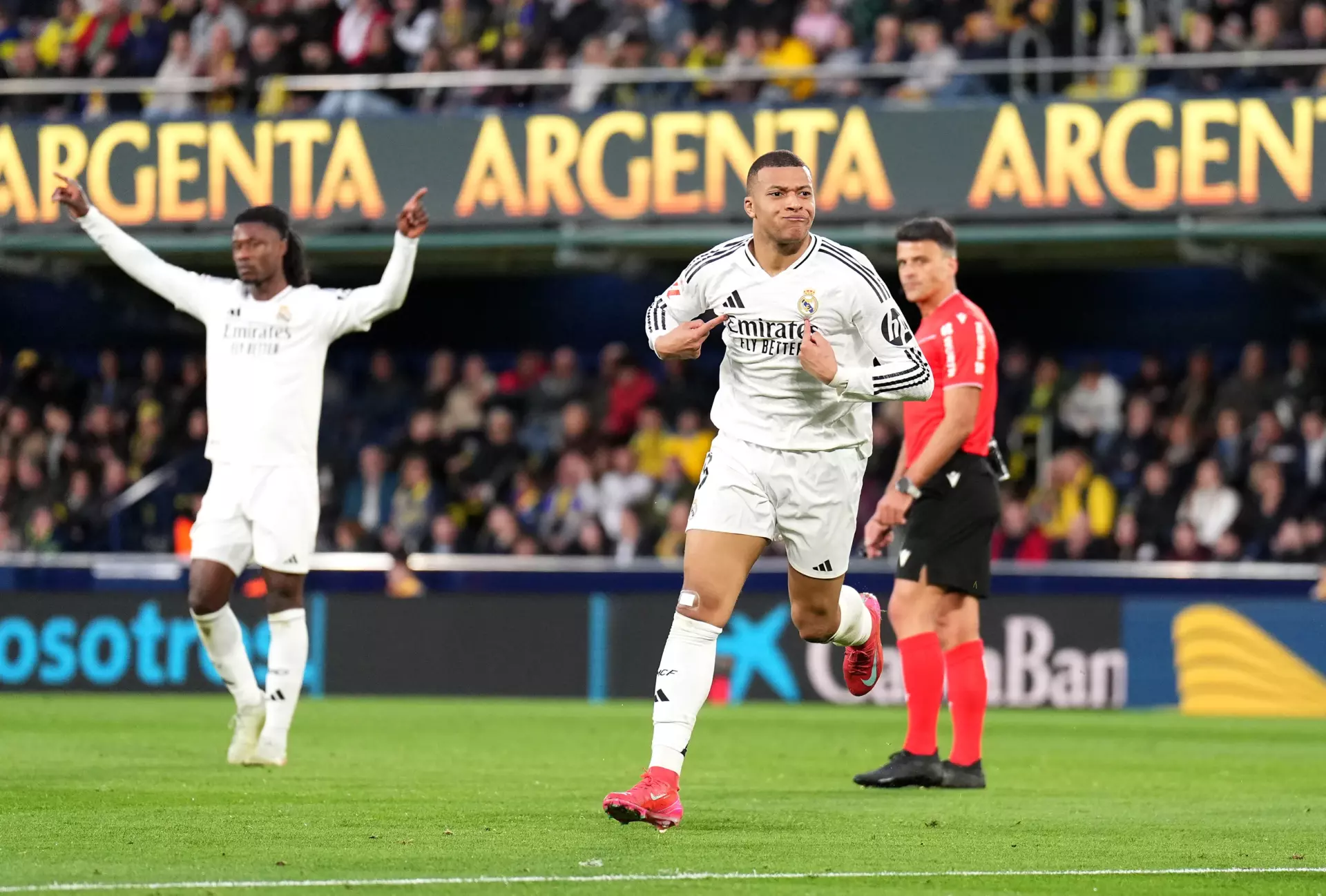 Mbappé continúa presionando a Lewandowski en la guerra por ser el pichichi de LaLiga