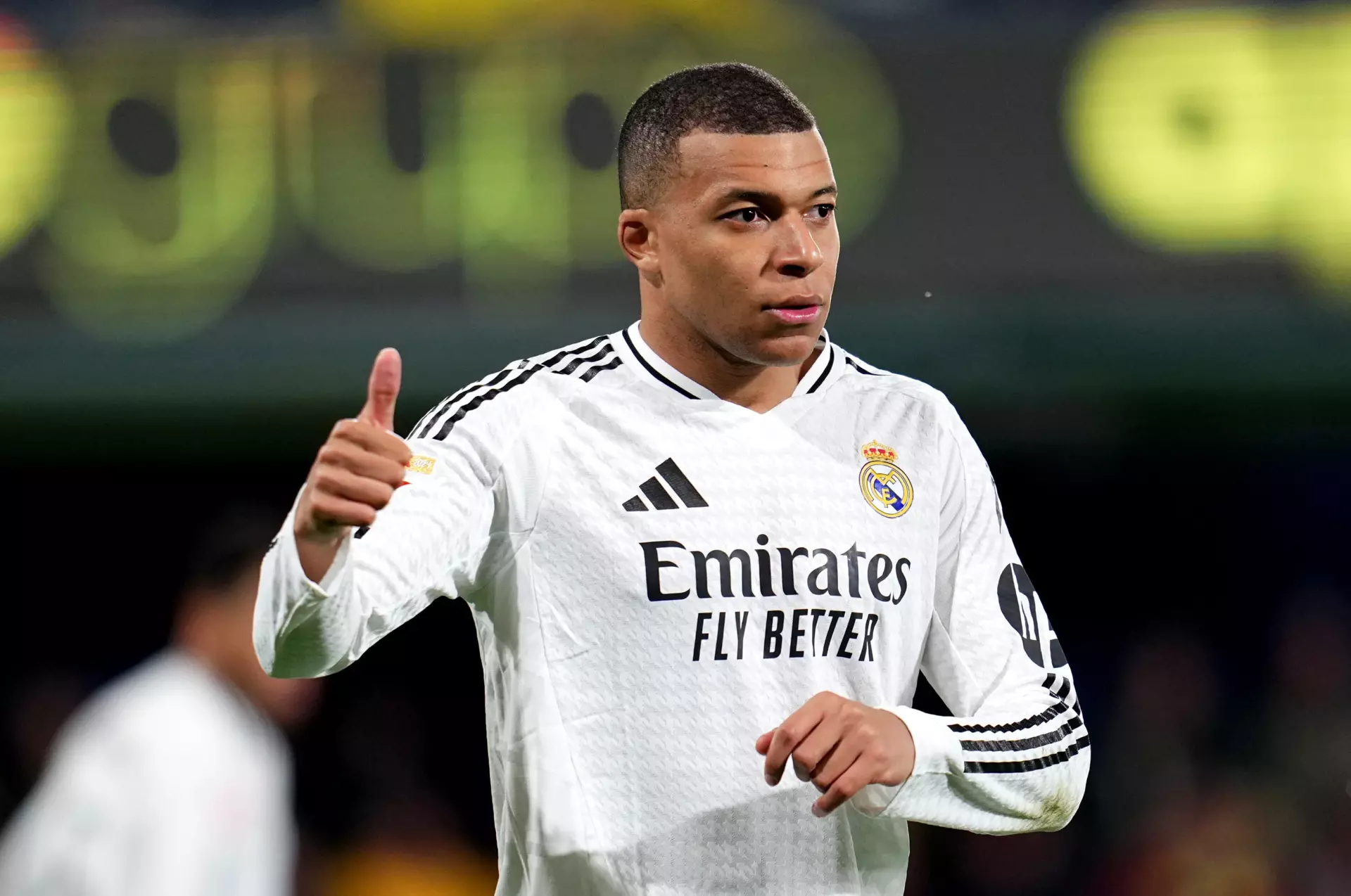 Mbappé marcó la diferencia para colocar al Real Madrid líder de LaLiga tras vencer al Villarreal CF por 1-2.