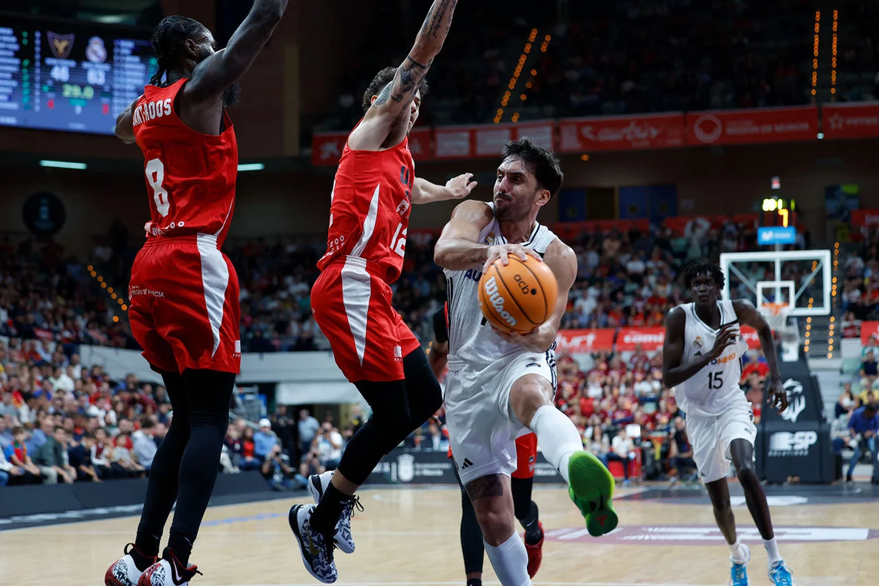 El Real Madrid Baloncesto de Facu Campazzo recibe al UCAM Murcia CB.