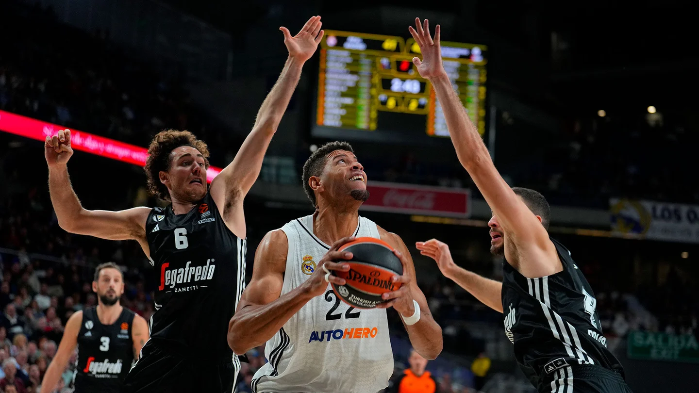 El Real Madrid Baloncesto de Edy Tavares visita a la Virtus Bolonia en Euroliga