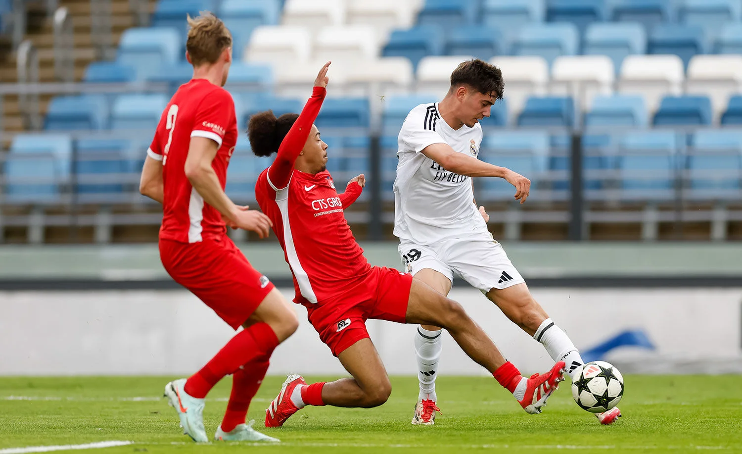 Valdepeñas, en un partido con el Juvenil del Real Madrid, emerge como alternativa tras la lesión de Fran García