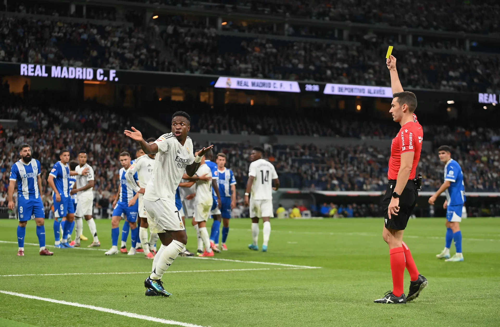 Los siete apercibidos del Real Madrid para la vuelta contra el Arsenal FC Vinicius y seis jugadores más del Real Madrid están apercibidos para la vuelta contra el Arsenal FC.
