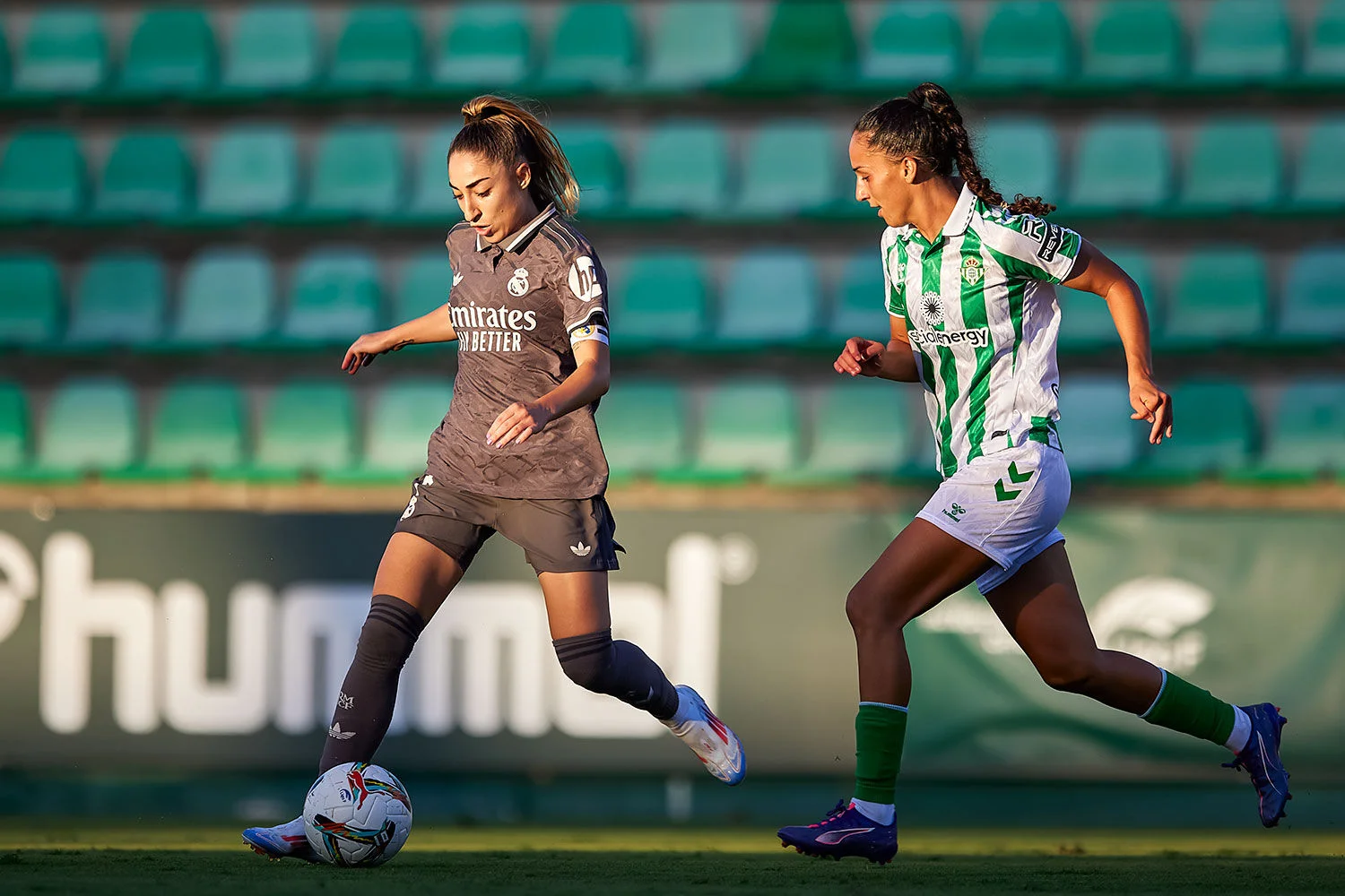 Olga Carmona, durante el partido de la primera vuelta de Liga F entre Real Betis y Real Madrid Femenino.