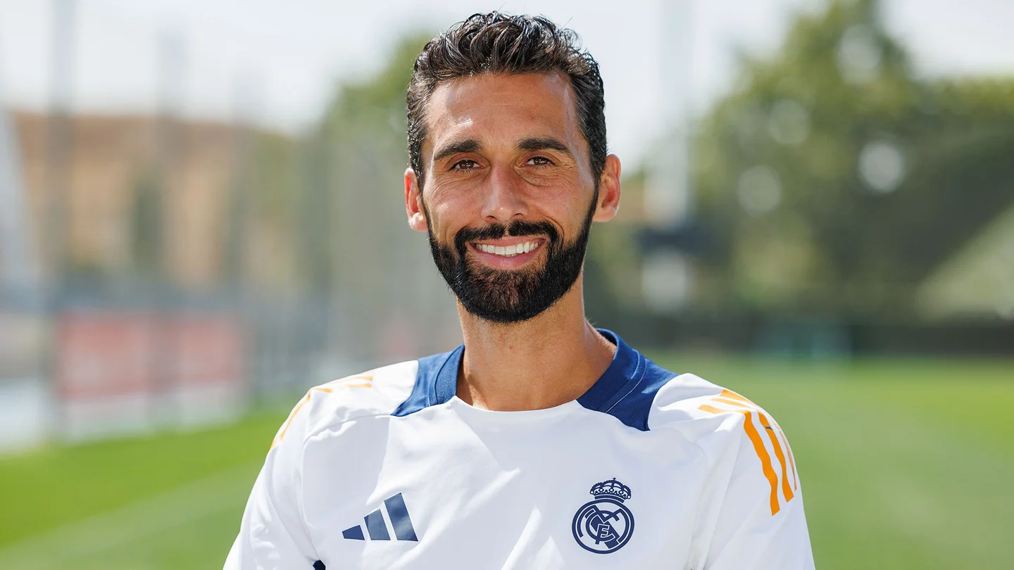 OFICIAL | Álvaro Arbeloa, nuevo entrenador del Real Madrid Castilla Álvaro Arbeloa ya es, de forma oficial, nuevo entrenador del Real Madrid Castilla
