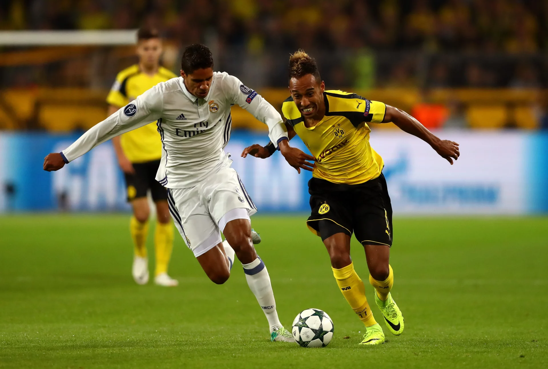 La inesperada confesión de Aubameyang: «En 2016 estuve muy cerca de fichar por el Real Madrid» Aubameyang, durante un partido contra el Real Madrid en 2016