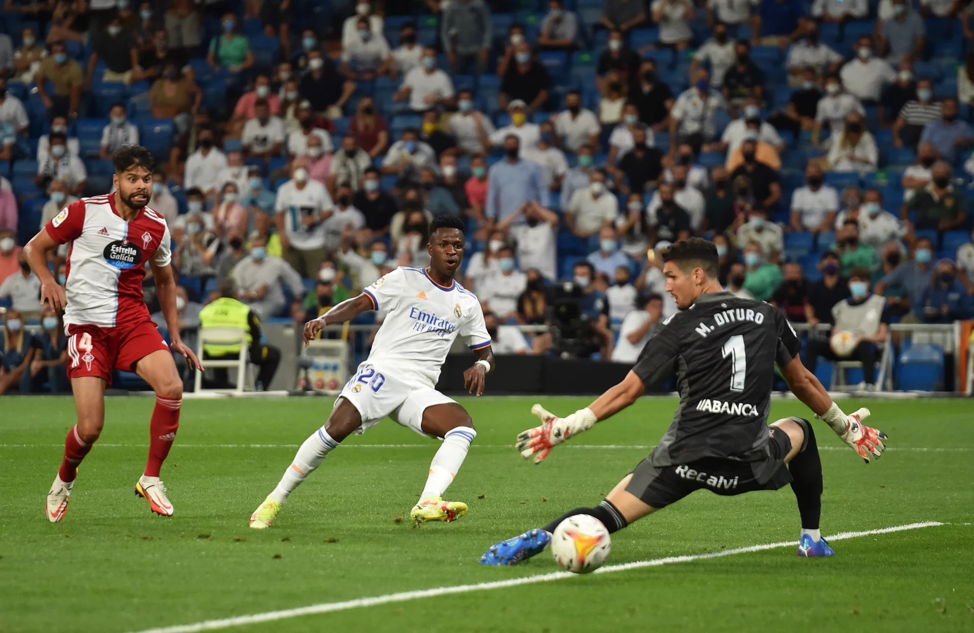El Celta de Vigo, timorato en el Santiago Bernabéu Vinicius Júnior marca contra el Celta de Vigo en el Santiago Bernabéu en 2021.