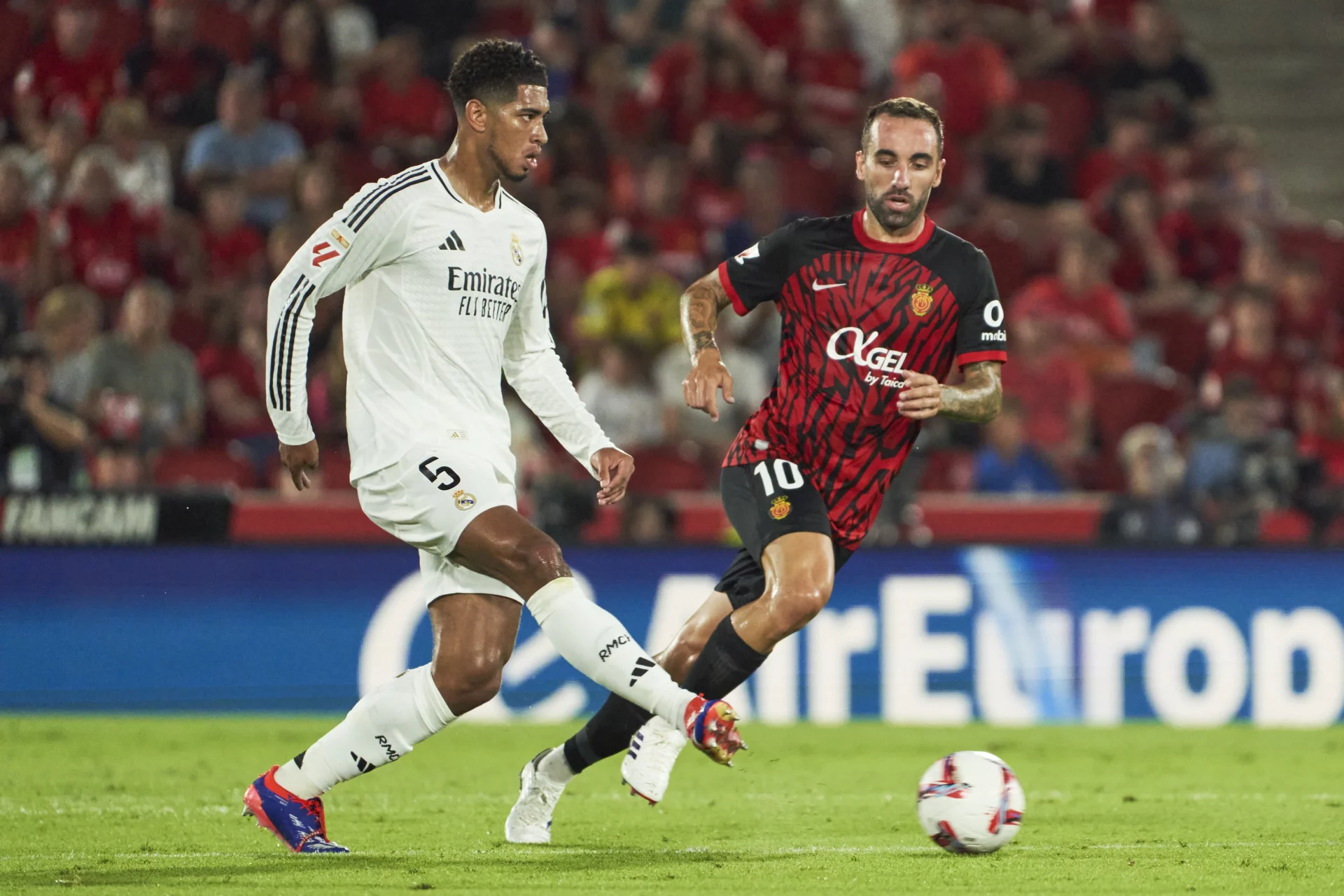 Dónde ver el Real Madrid – RCD Mallorca de LaLiga: horario y canal de TV Jude Bellingham y Sergi Darder, durante el Real Madrid - RCD Mallorca de LaLiga.