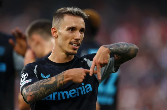 Grimaldo se deja querer por el Real Madrid: «Es un orgullo sonar para fichar» Grimaldo se deja querer por el Real Madrid: «Es un orgullo sonar para fichar»