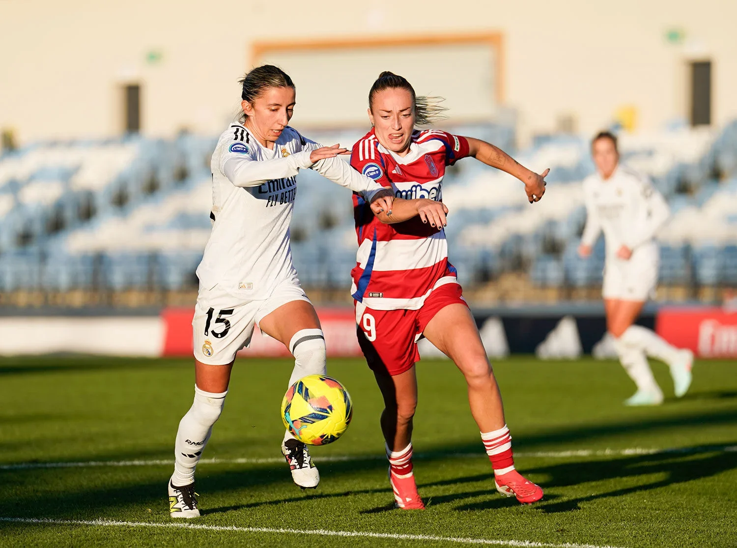 Previa Granada CF – Real Madrid Femenino | Sin margen, pero con ambición Shei y Ornella, durante el partido de la primera vuelta entre Real Madrid Femenino y Granada CF.