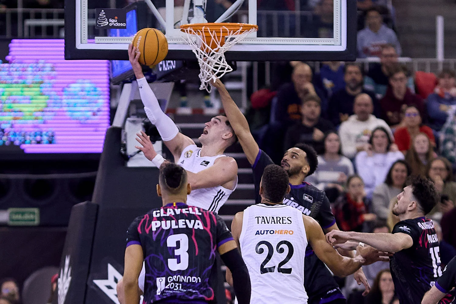 Previa Real Madrid – Granada | Un cierre con deberes distintos Hezonja anota en el partido de la primera vuelta entre Coviran Granada y Real Madrid Baloncesto
