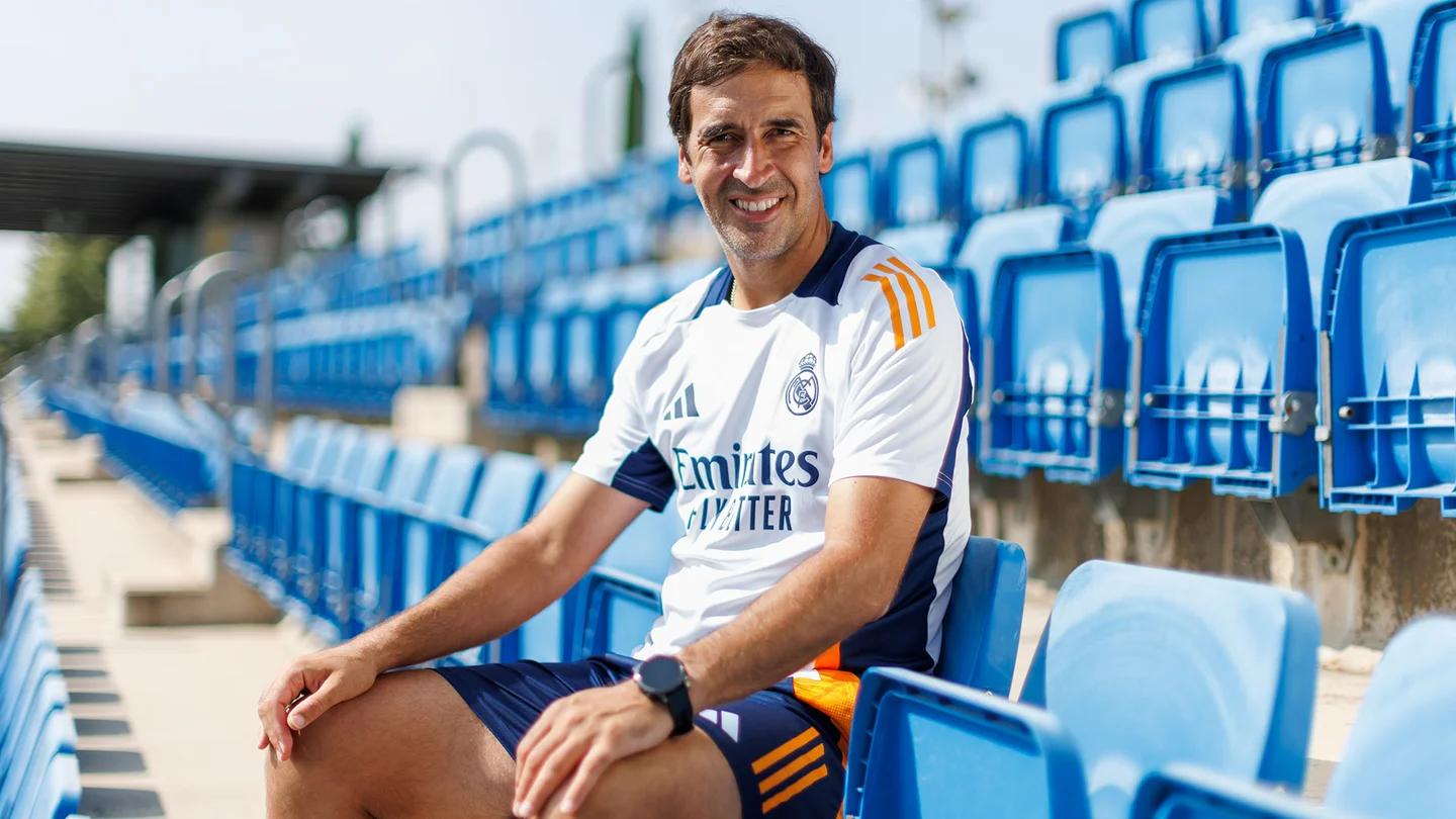 Raúl, Arbeloa y un baile de banquillos en la cantera del Real Madrid Raúl y Arbeloa son los protagonistas de un baile de banquillos que afecta a la cantera del Real Madrid